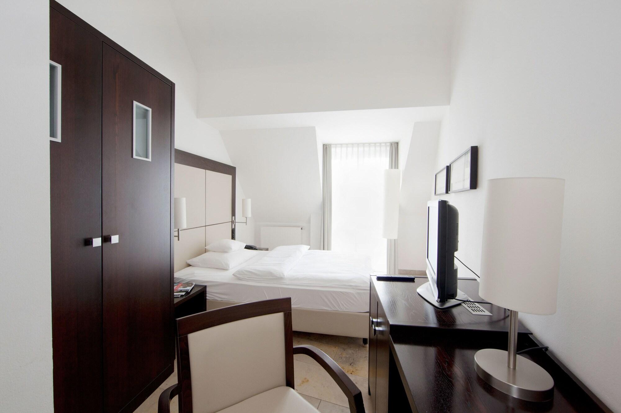 Burns Art Hotel Дюссельдорф Номер фото