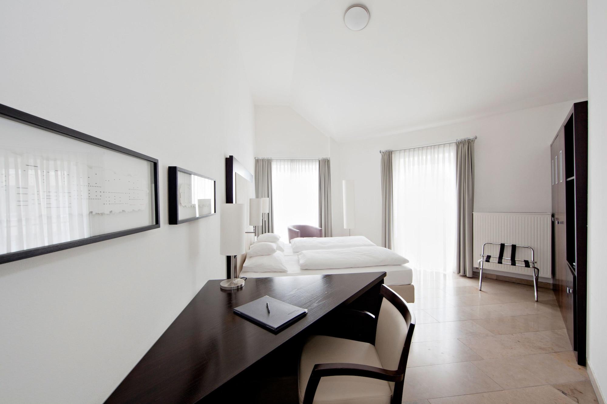 Burns Art Hotel Дюссельдорф Экстерьер фото