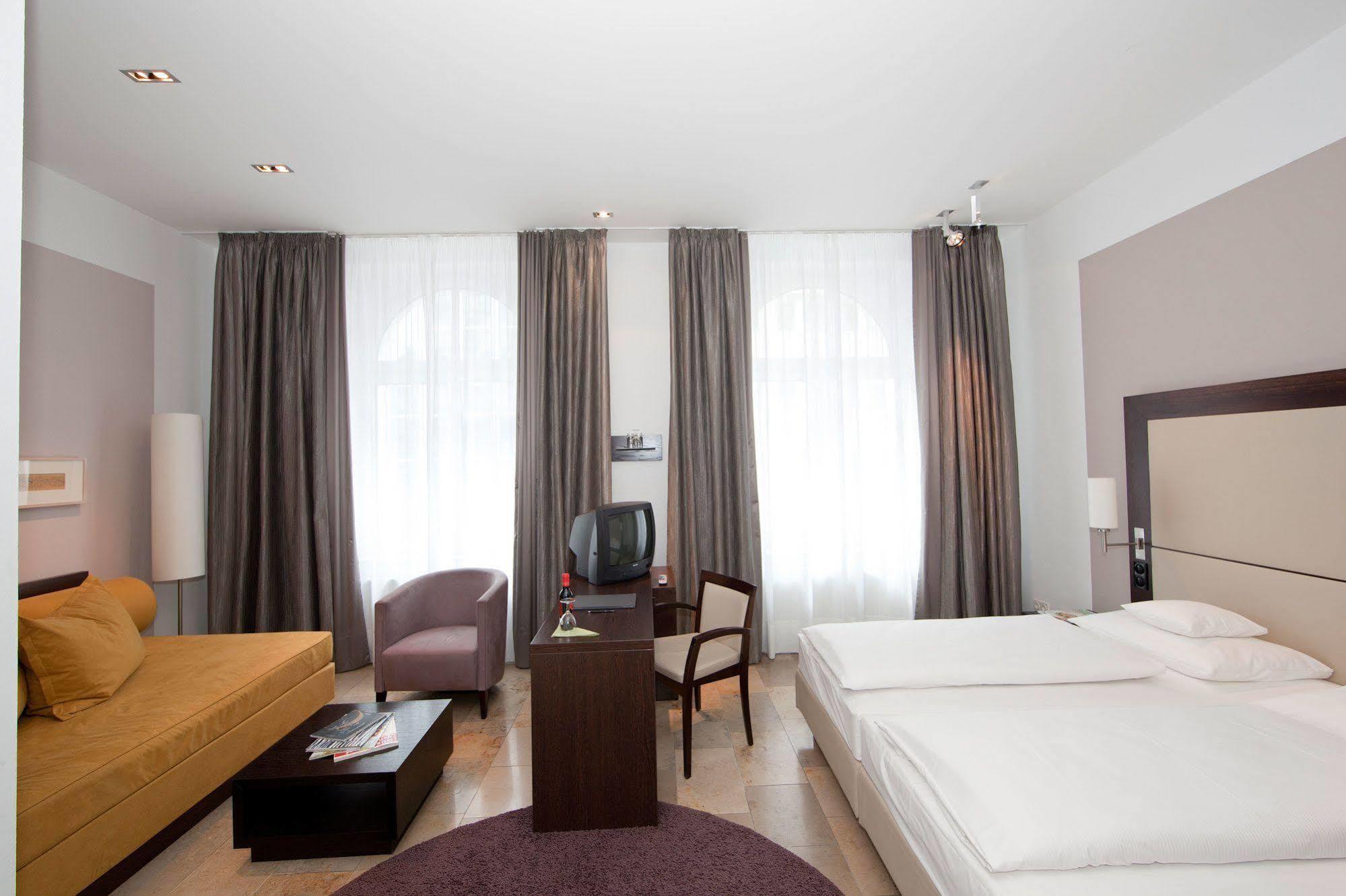 Burns Art Hotel Дюссельдорф Экстерьер фото